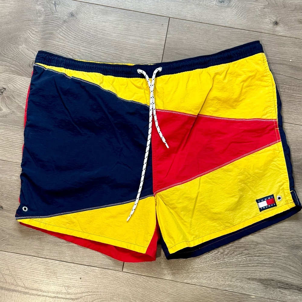 Mens Tommy Hilfiger swim trunks sz large, gently worn